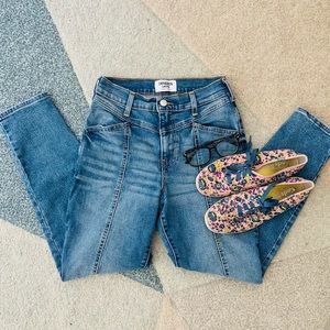 Denizen from Levi’s High Waisted Mom Jeans NWOT